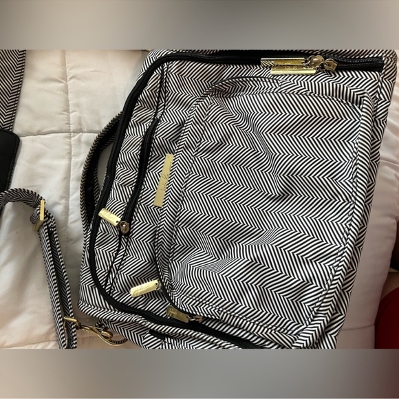 JuJuBe Diaper Chevron Travel Backpack and Large Tote in BFF Convertible - Picture 5 of 12